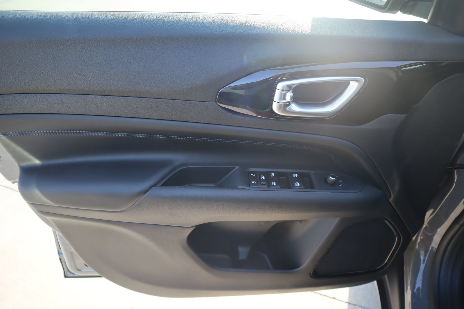 New 2026 Jeep Compass Latitude AWD/4WD image 14