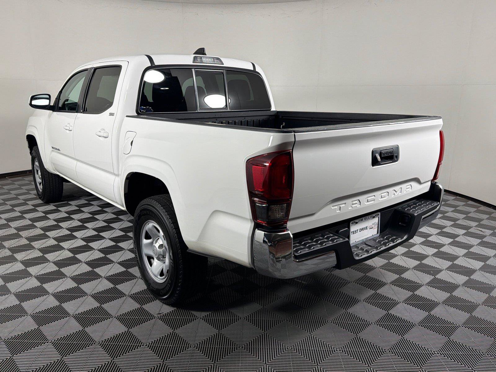 Used 2023 Toyota Tacoma SR5 RWD image 5