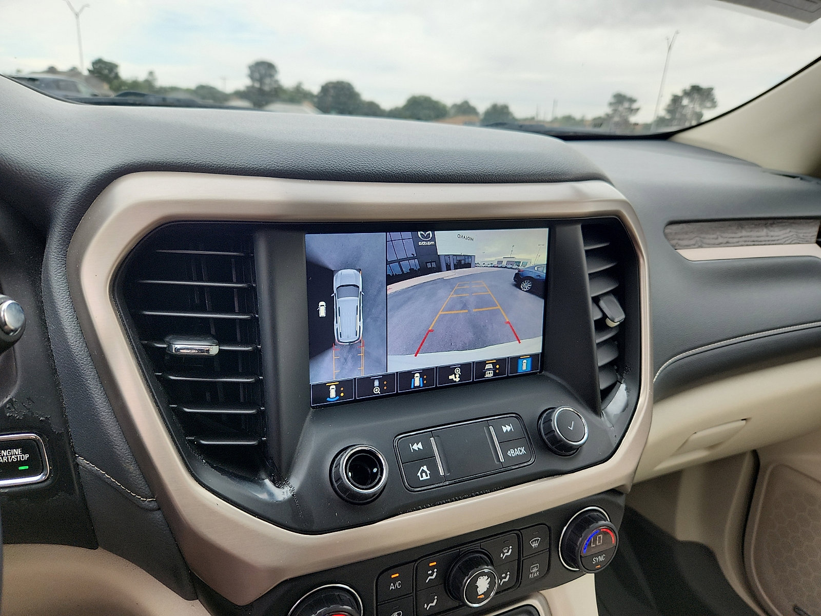 Used 2022 GMC Acadia Denali w/ Denali Ultimate Package FWD image 18