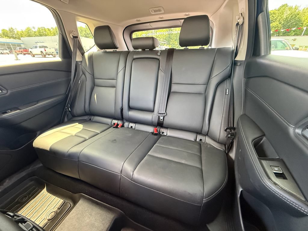 Used 2024 Nissan Rogue SL AWD/4WD image 12