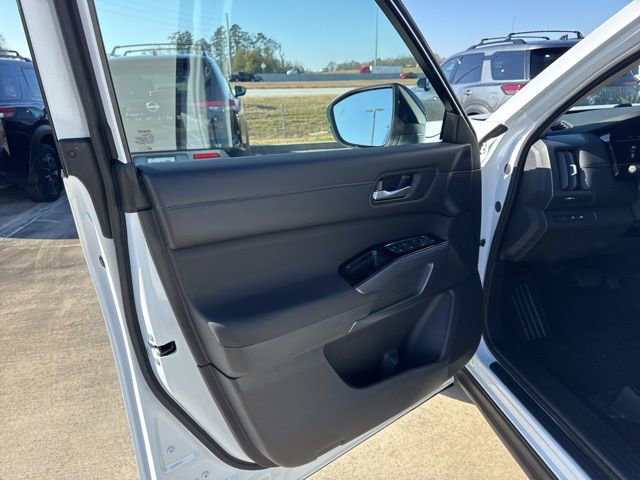 New 2026 Nissan Pathfinder SL image 10