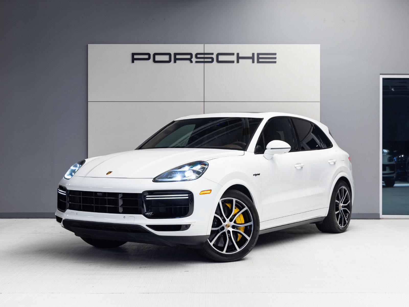 Certified 2020 Porsche Cayenne Turbo S AWD/4WD image 1