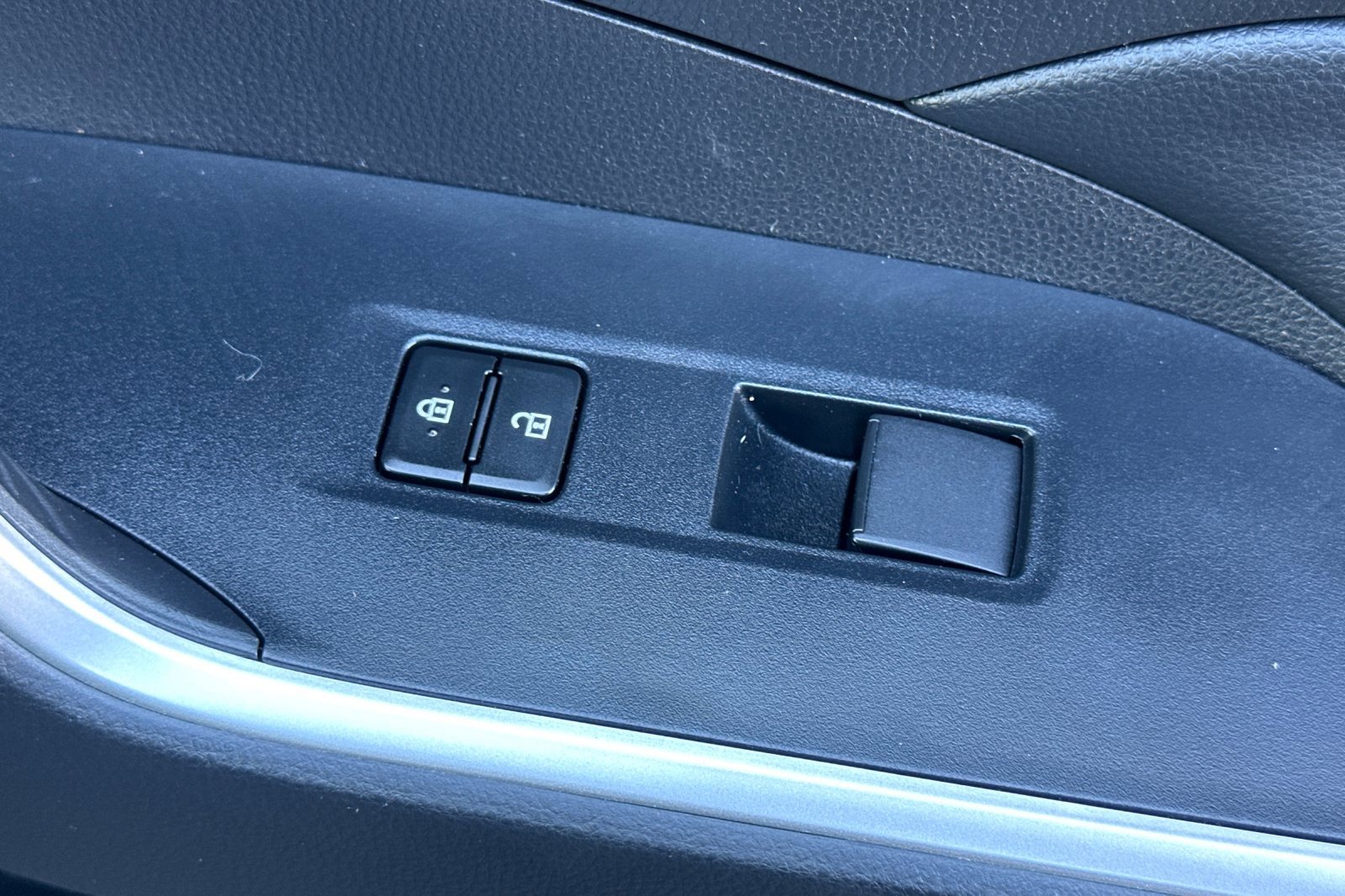 Used 2022 Toyota RAV4 LE image 21