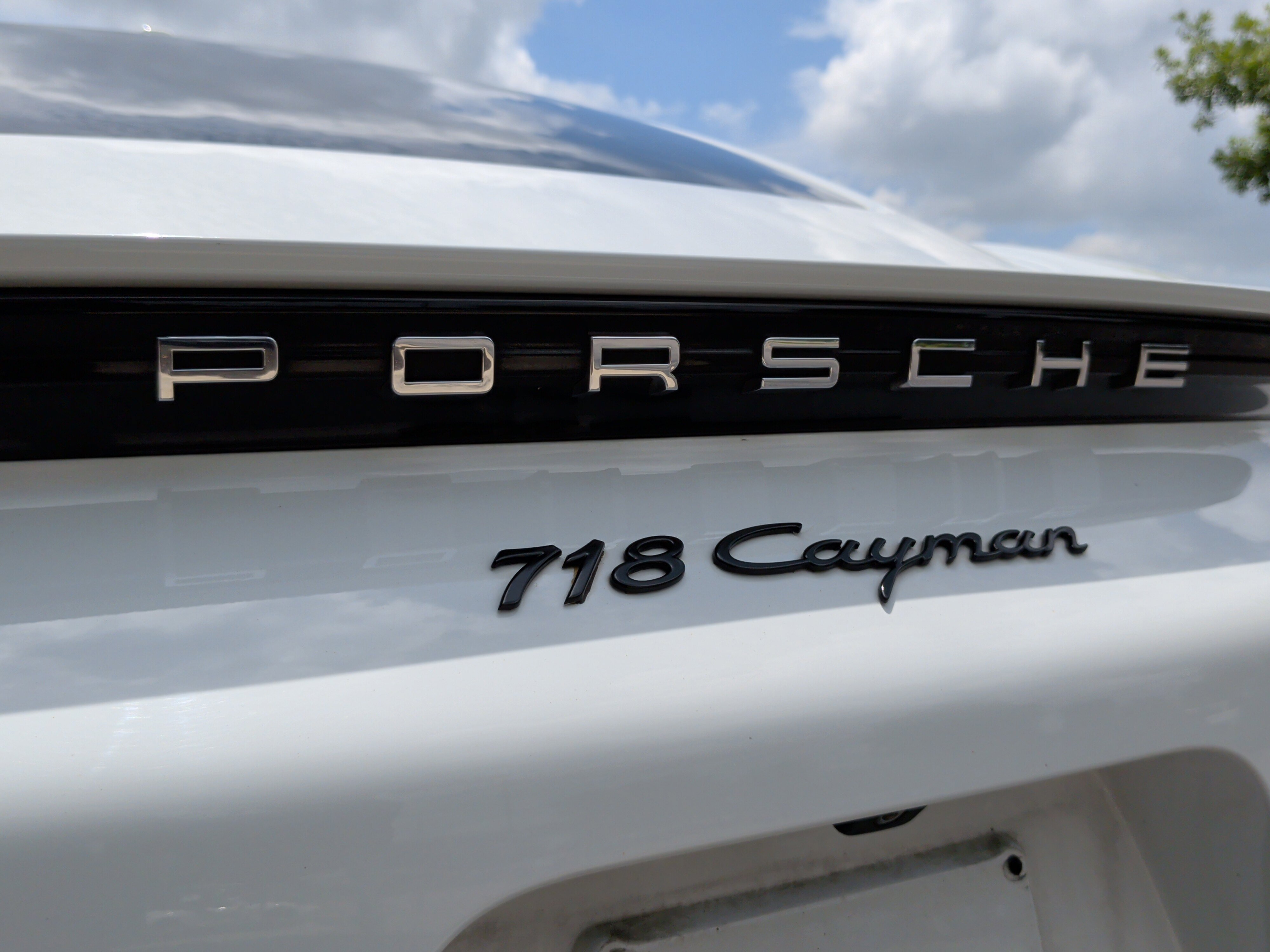 Used 2018 Porsche 718 Cayman RWD image 11