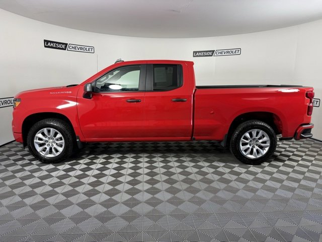 Used 2025 Chevrolet Silverado 1500 Custom image 3