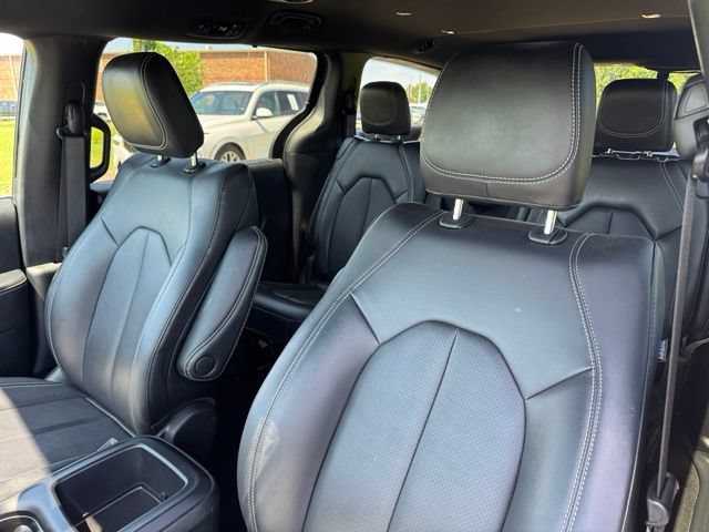 Used 2025 Chrysler Pacifica Select FWD image 11