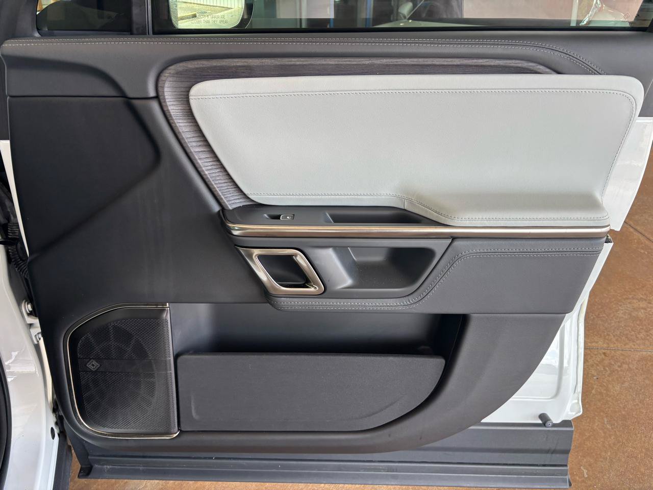 Used 2024 Rivian R1S Adventure AWD/4WD image 16