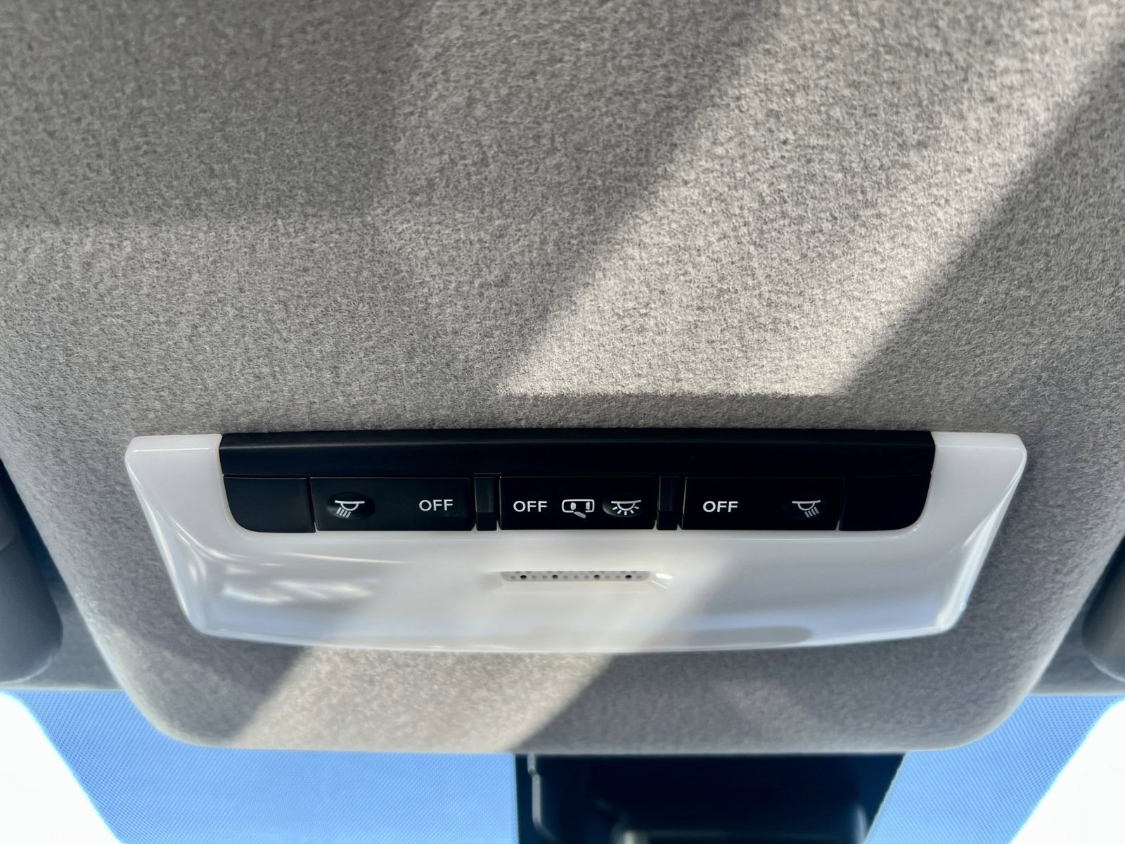 Used 2025 Nissan Versa SV w/ Trunk Package image 27