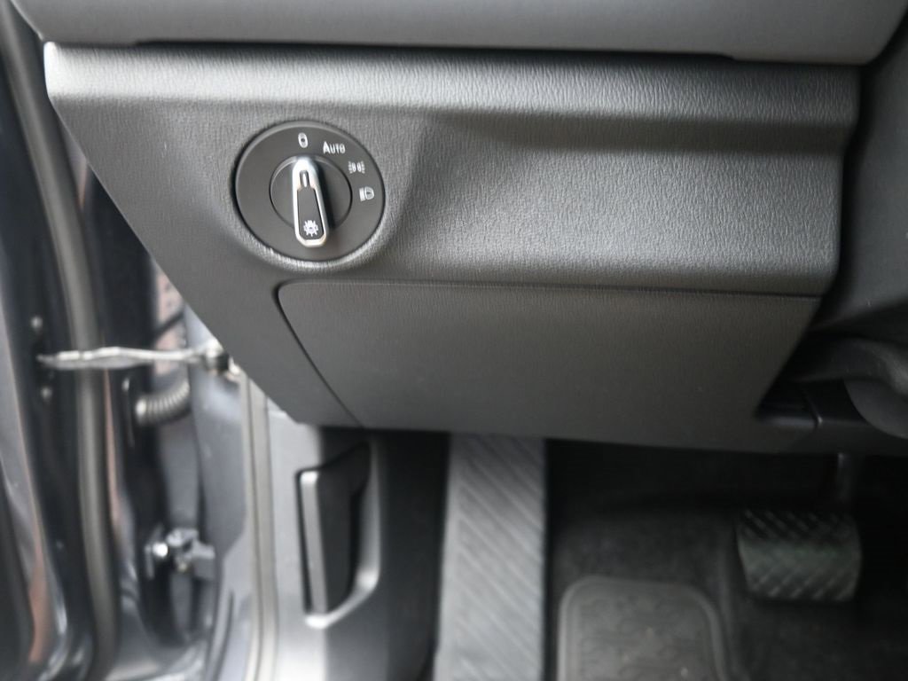 Used 2025 Volkswagen Jetta SE image 17