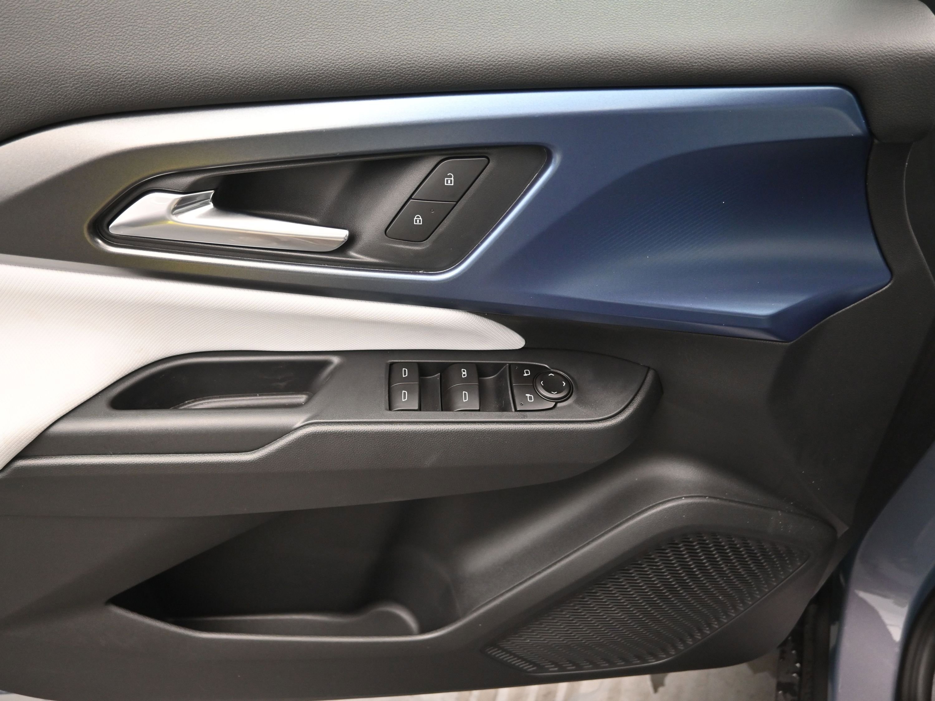 New 2026 Chevrolet Equinox EV LT image 13