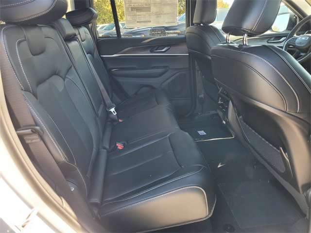 New 2025 Jeep Grand Cherokee Limited image 15