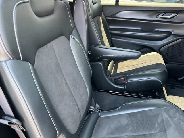 Used 2023 Jeep Grand Cherokee L Laredo AWD/4WD image 28