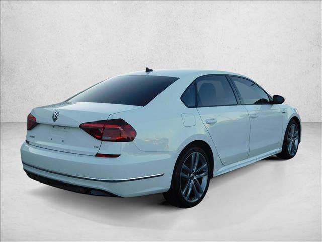 Used 2018 Volkswagen Passat 2.0T R-Line w/ R-Line Lighting Package FWD image 5