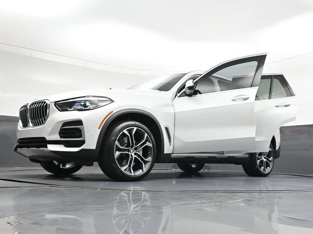 Used 2023 BMW X5 xDrive40i w/ Premium Package AWD/4WD image 47