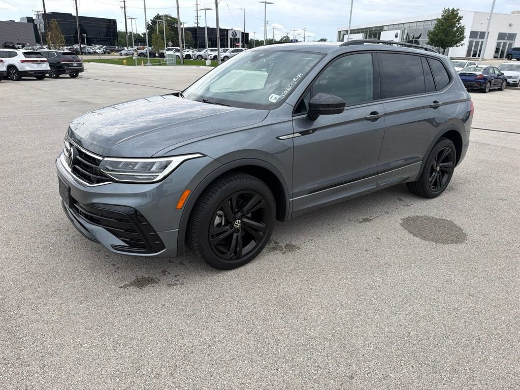 Certified 2023 Volkswagen Tiguan SE R-Line AWD/4WD image 3