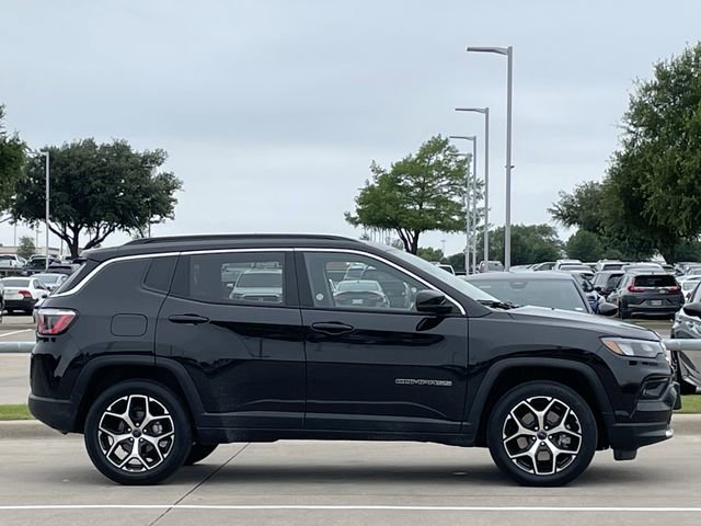 Used 2025 Jeep Compass Limited AWD/4WD image 3