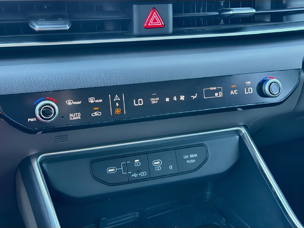 Used 2025 Kia Carnival EX FWD image 16