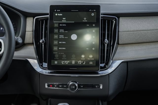 New 2026 Volvo XC90 B6 Plus w/ Protection Package Premier image 21