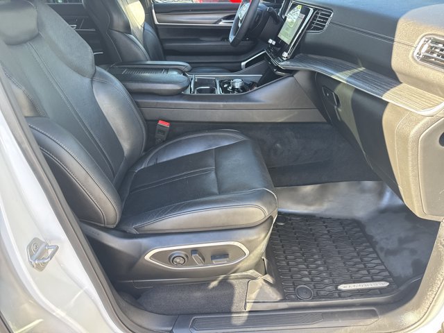 Used 2023 Jeep Wagoneer Series III w/ Premium Group I RWD image 13