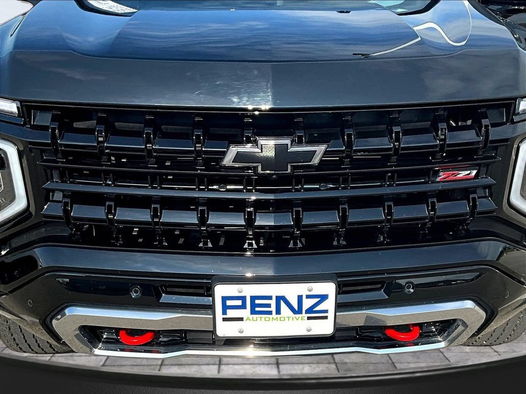 Used 2025 Chevrolet Tahoe Z71 w/ Comfort Package AWD/4WD image 35