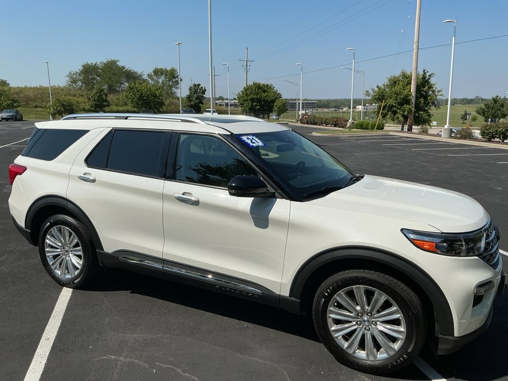 Used 2021 Ford Explorer Limited w/ Equipment Group 301A AWD/4WD image 16