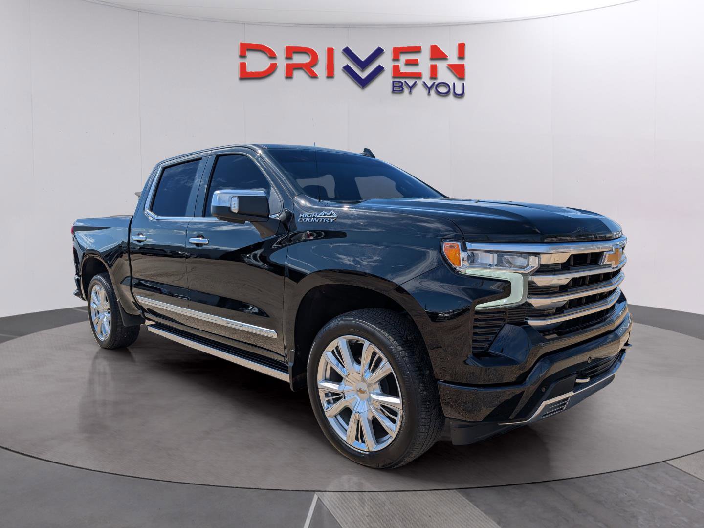 Used 2025 Chevrolet Silverado 1500 High Country w/ Technology Package AWD/4WD image 7