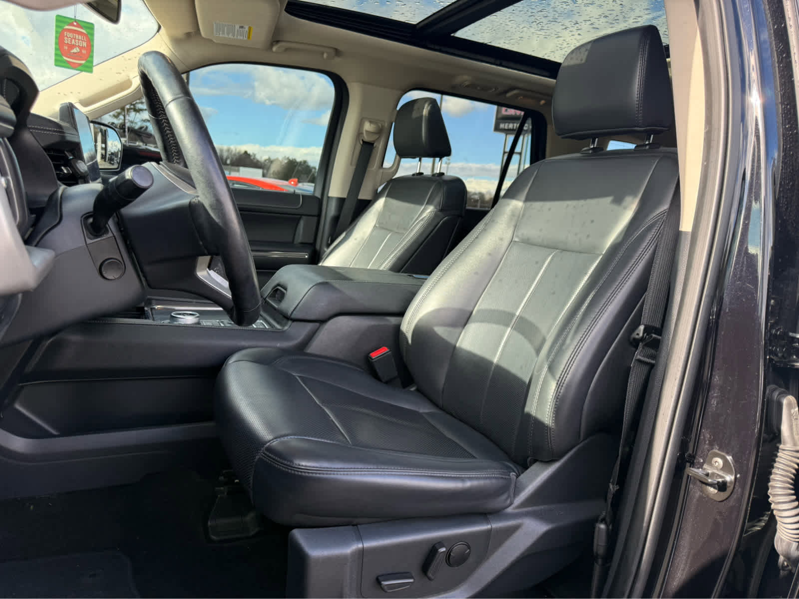 Used 2022 Ford Expedition Max XLT image 9