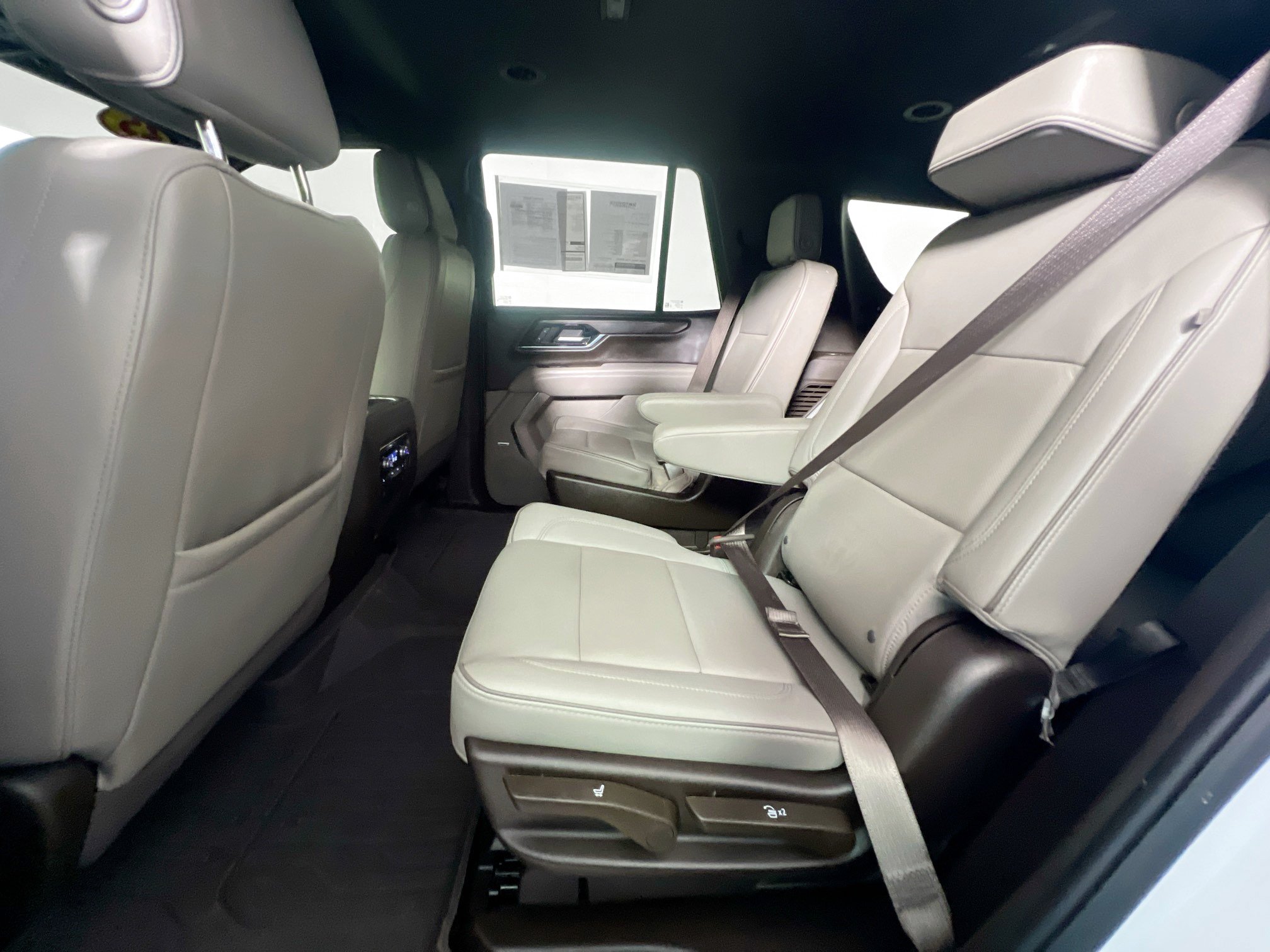 Used 2025 GMC Yukon Elevation RWD image 28