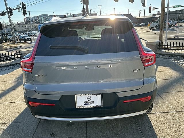 Certified 2025 Volvo XC40 B5 Core image 9
