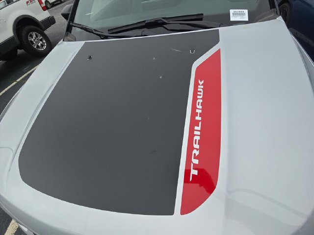Used 2025 Jeep Compass Trailhawk AWD/4WD image 30