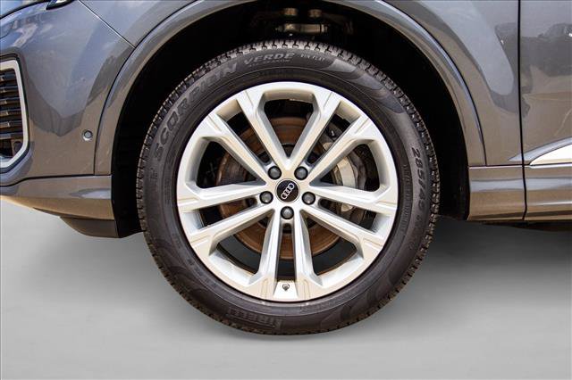 Certified 2025 Audi Q7 2.0T Premium Plus w/ Convenience Package AWD/4WD image 9