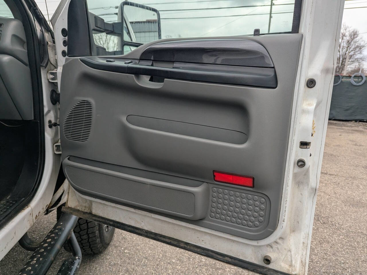 Used 2004 Ford F250 XLT image 9