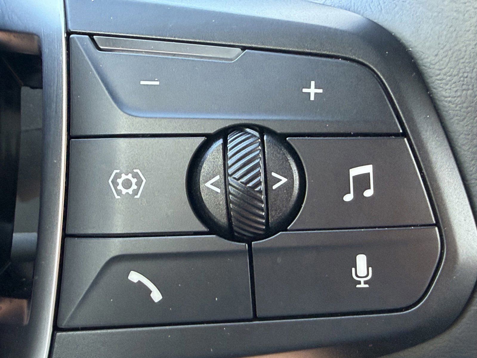 Certified 2025 BMW X2 xDrive28i image 29