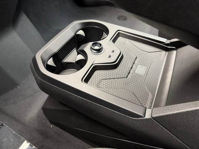 Used 2026 BMW iX xDrive60 image 18