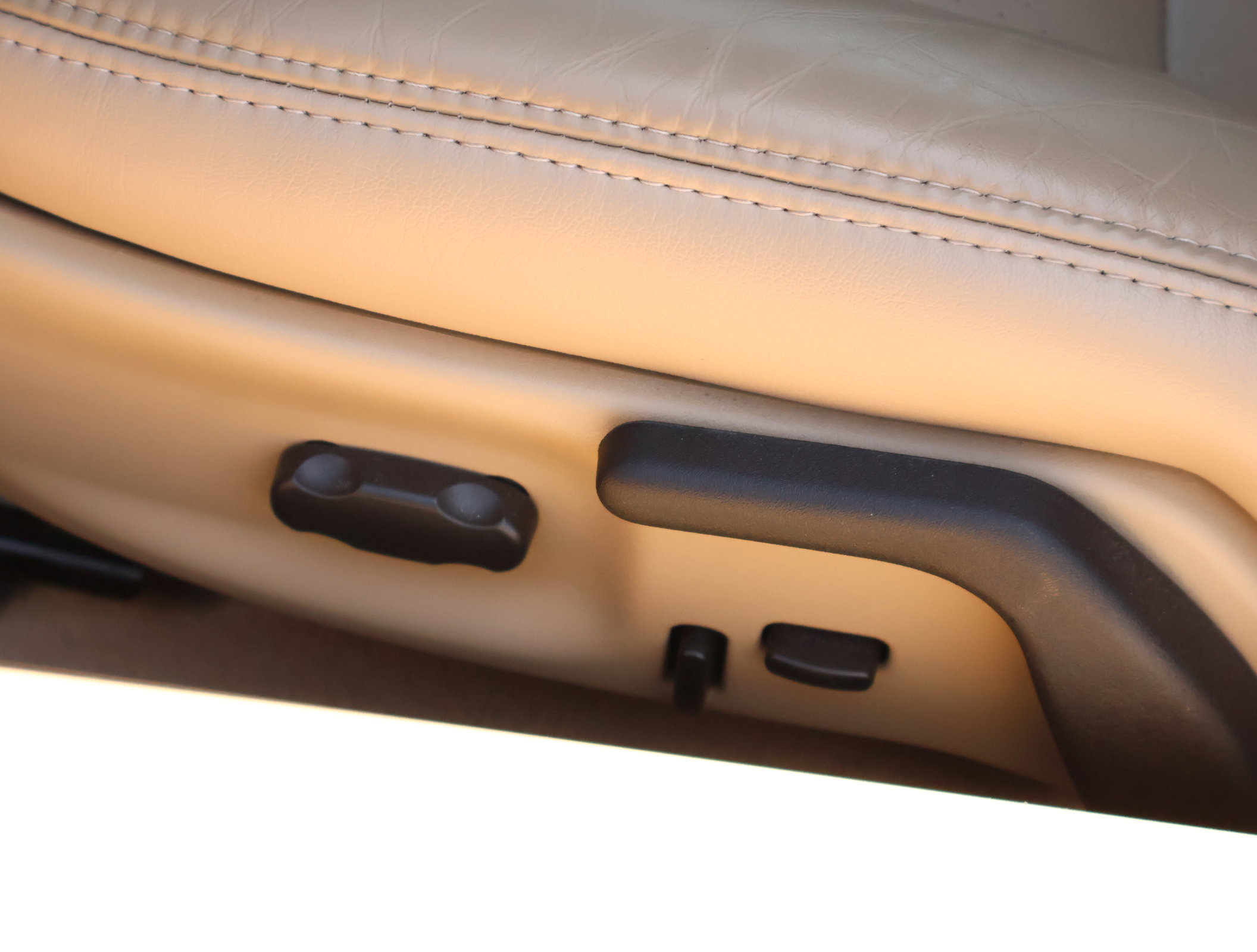 Used 2008 Chevrolet Corvette Coupe w/ Z51 Performance Package RWD image 8