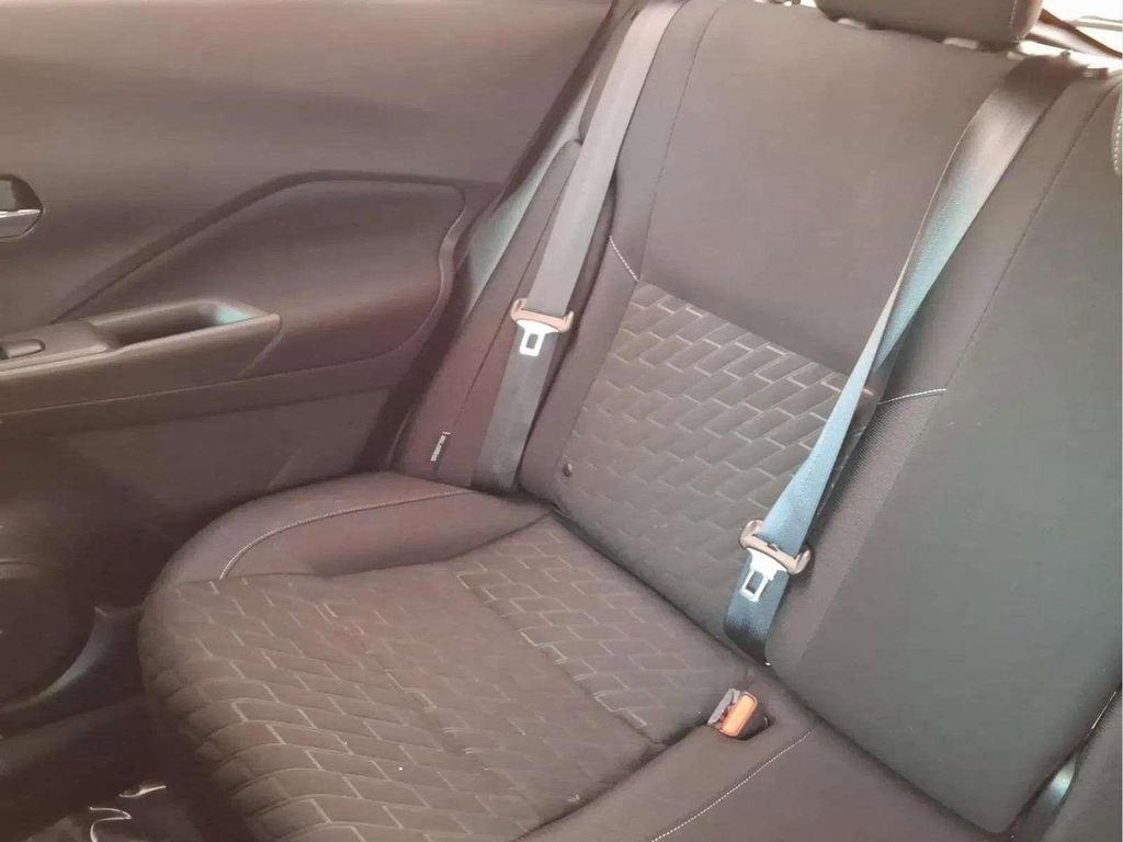 Used 2021 Nissan Kicks SV w/ Interior Electronics Package FWD image 16