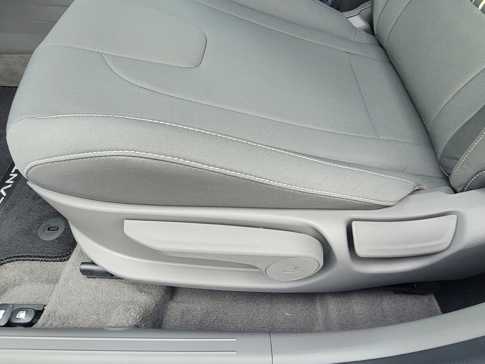 New 2025 Hyundai Elantra SEL image 16