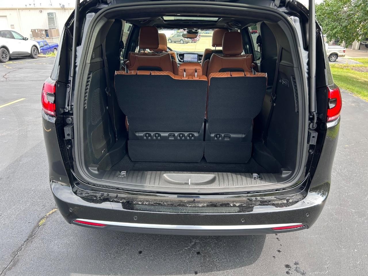 New 2026 Chrysler Pacifica Pinnacle image 5