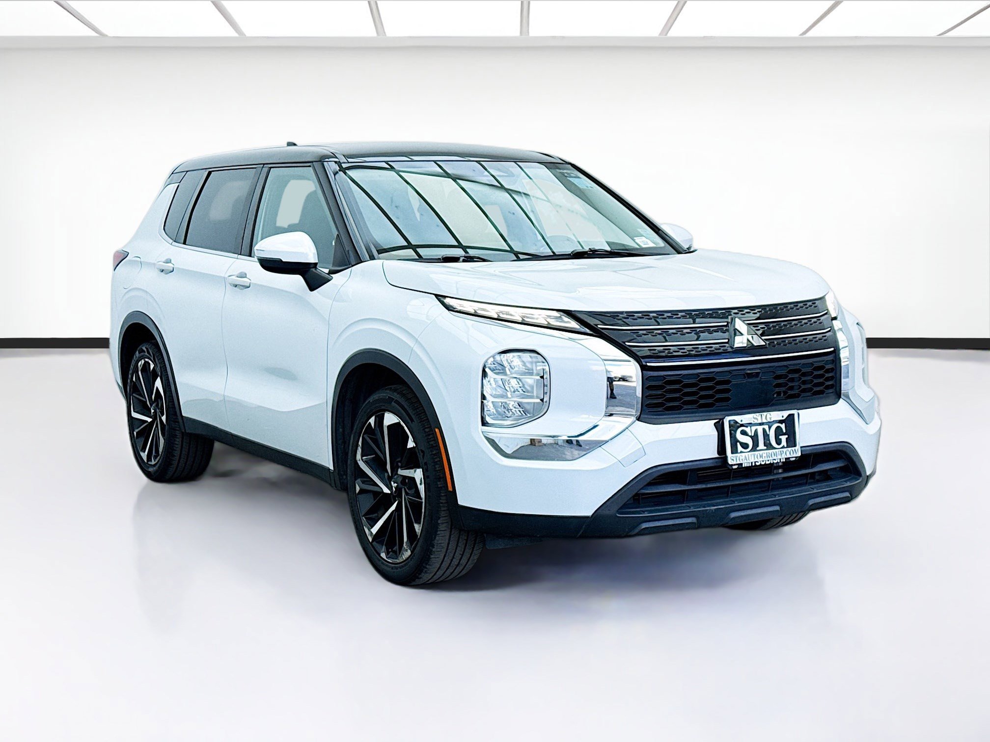Used 2022 Mitsubishi Outlander ES image 3