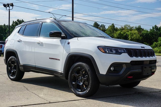 Used 2023 Jeep Compass Trailhawk image 2
