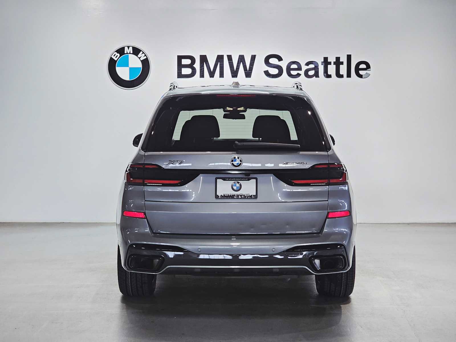 Used 2024 BMW X7 xDrive40i w/ M Sport Package image 5