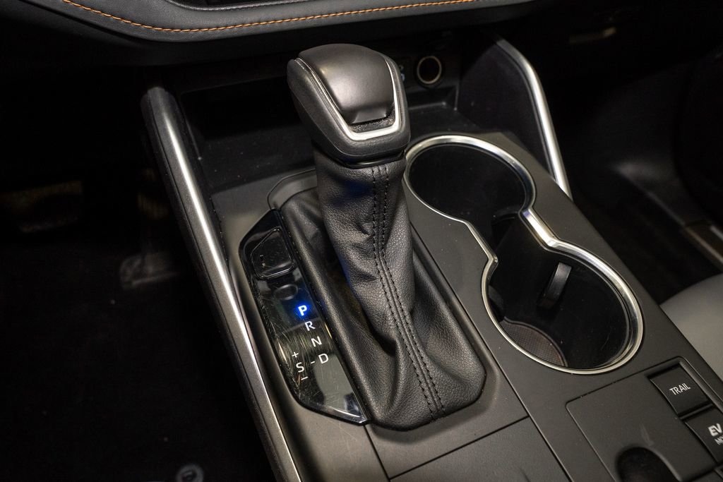 Used 2023 Toyota Highlander Bronze Edition image 19