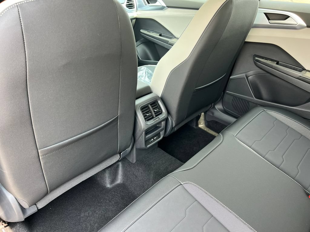 New 2026 Volkswagen Taos SE AWD/4WD image 32