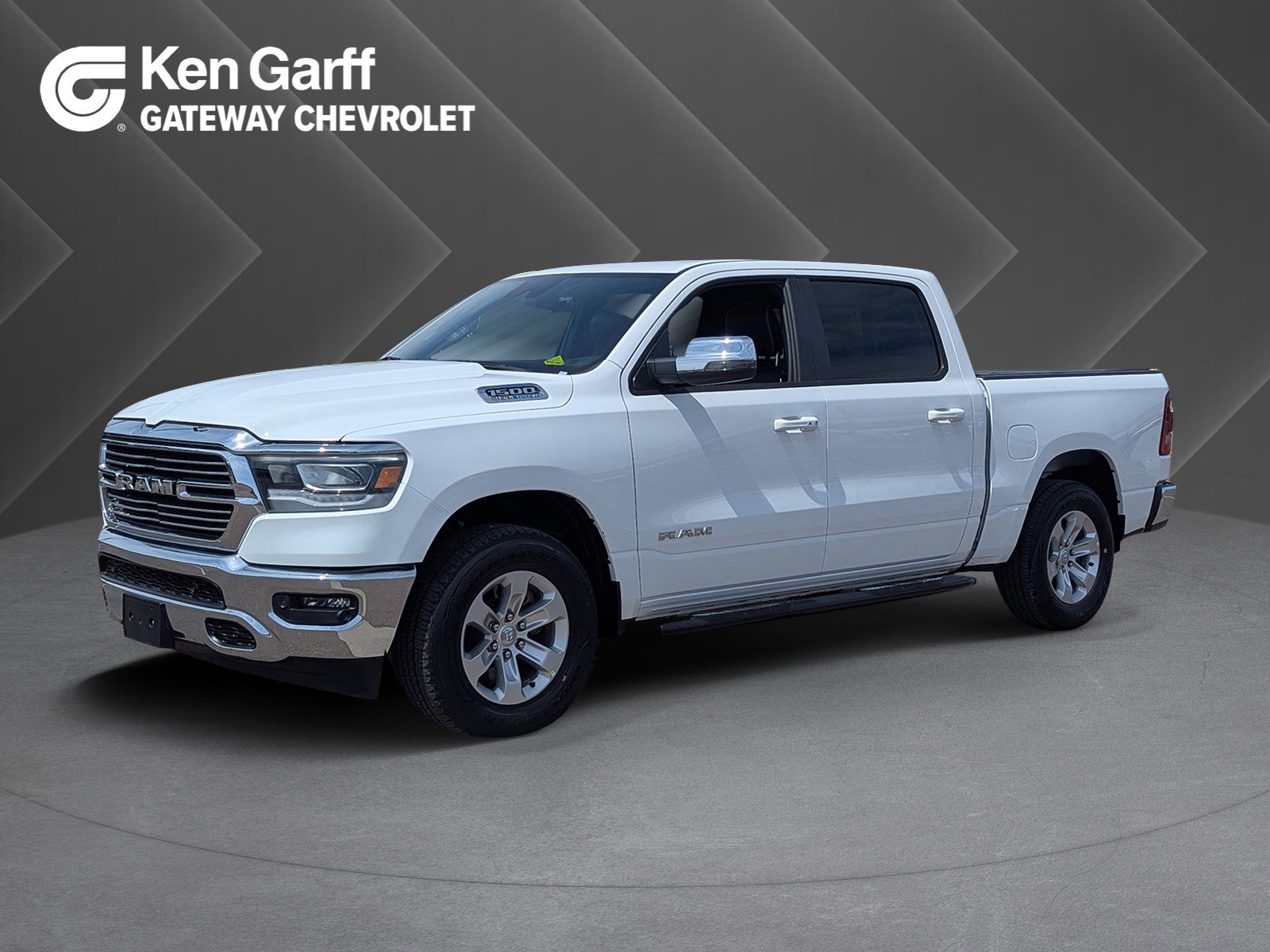 Used 2024 RAM 1500 Laramie AWD/4WD image 1