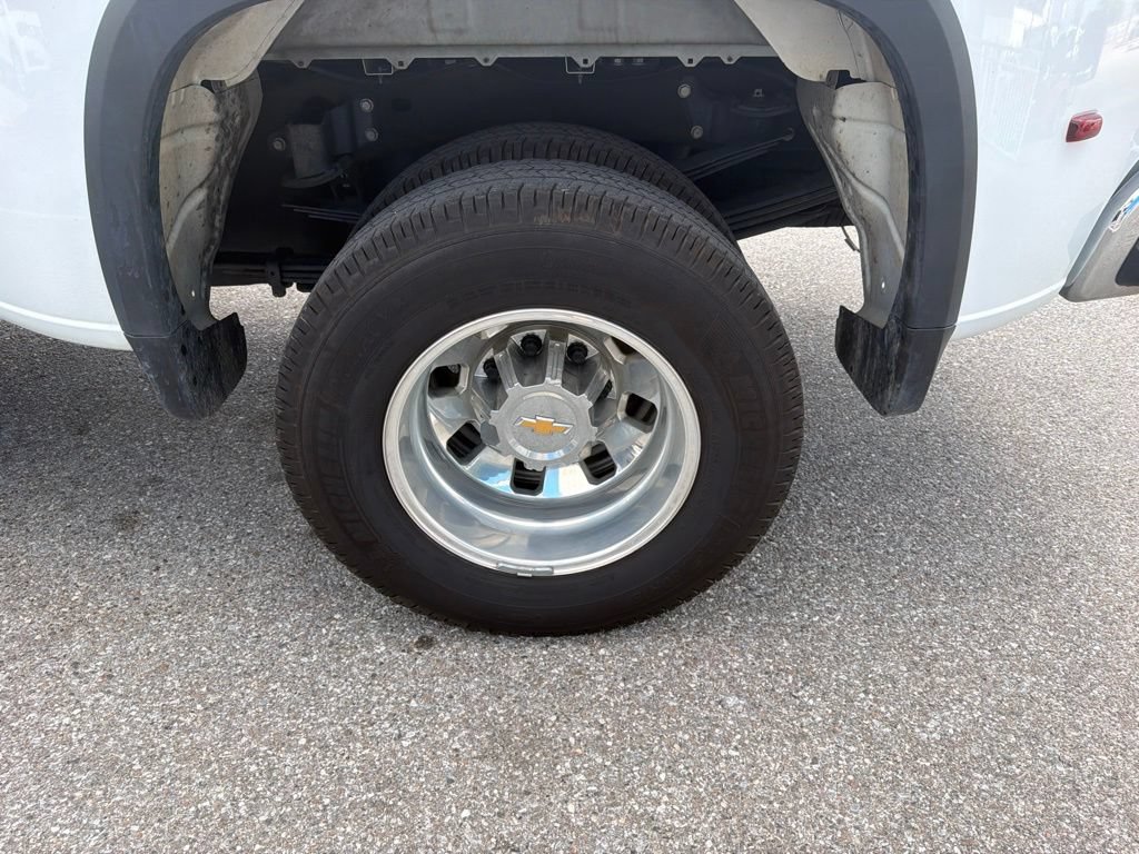 Used 2025 Chevrolet Silverado 3500 LT w/ Safety Package AWD/4WD image 9