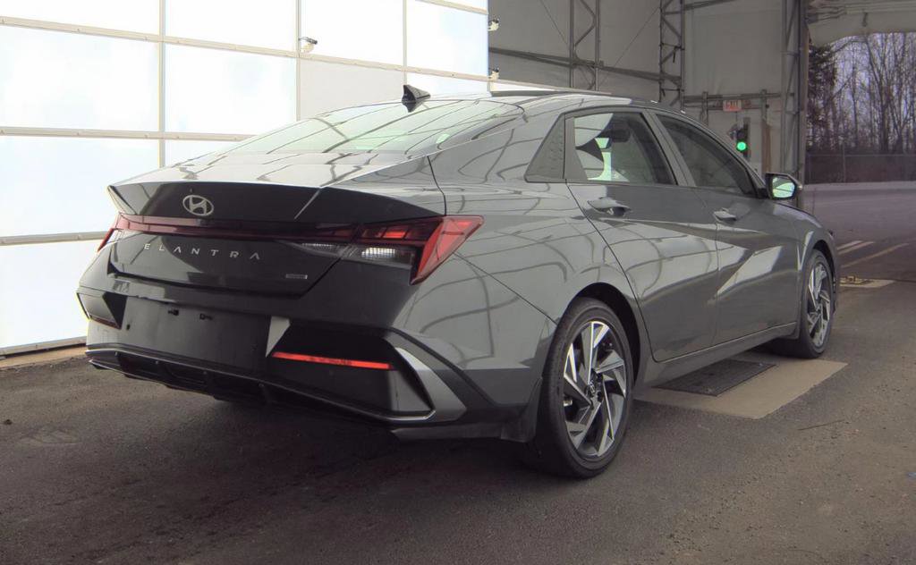 Used 2024 Hyundai Elantra Limited image 5