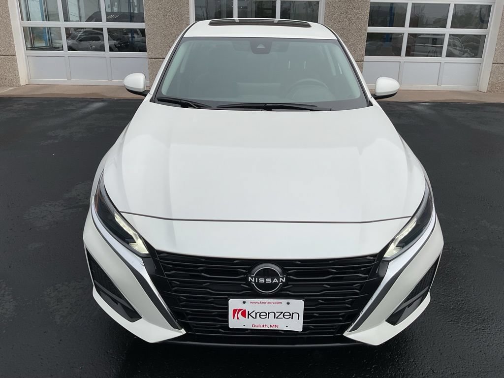 Used 2023 Nissan Altima 2.5 SV w/ SV Premium Package AWD/4WD image 2