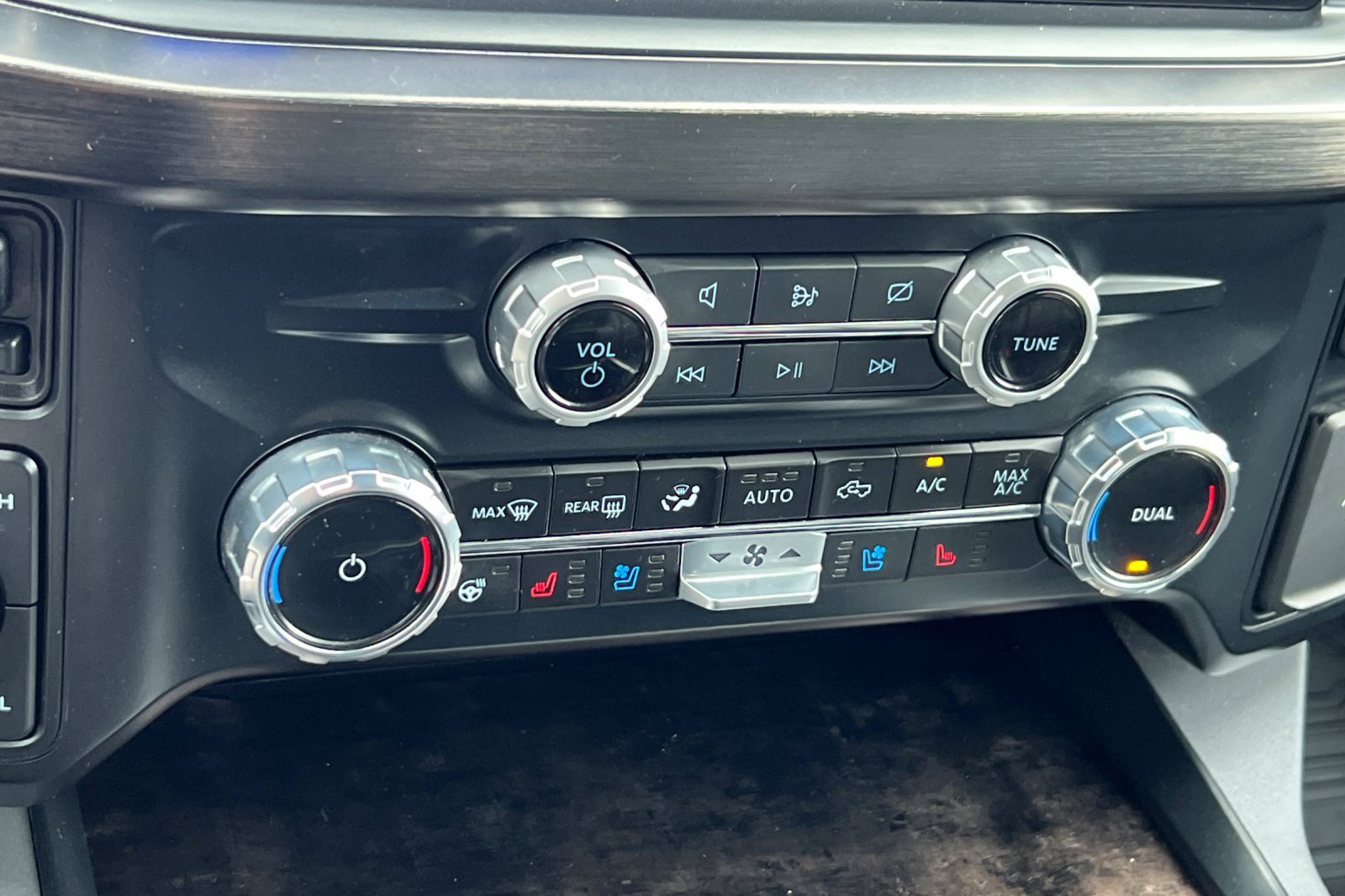 Certified 2024 Ford F250 Lariat w/ Tremor Off-Road Package image 21