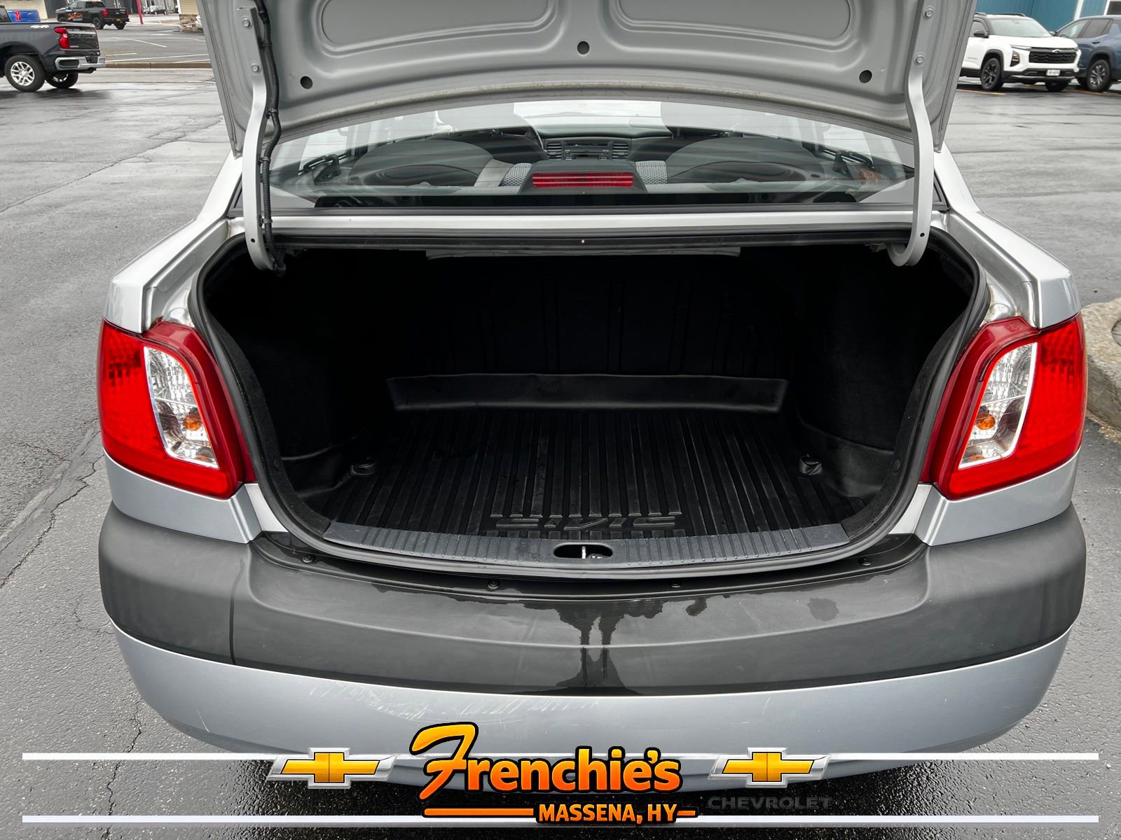 Used 2009 Kia Rio Sedan FWD image 5
