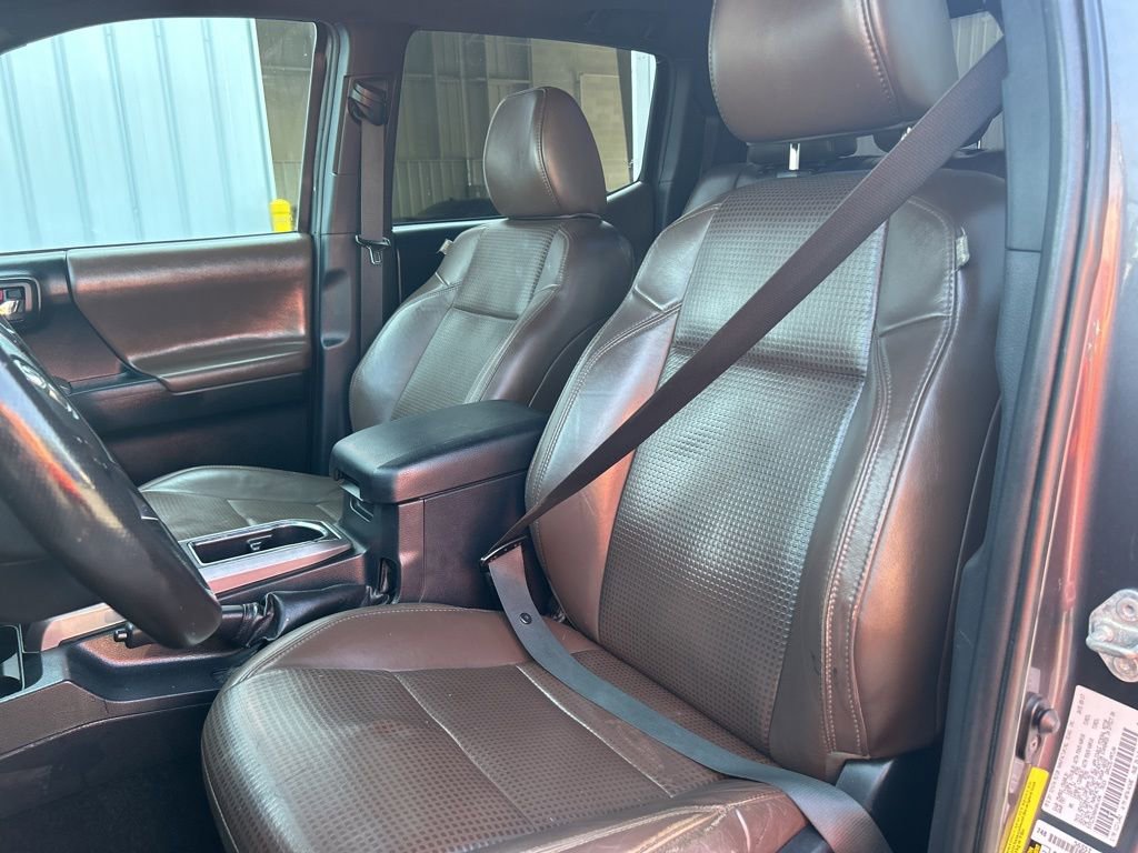 Used 2017 Toyota Tacoma Limited image 11
